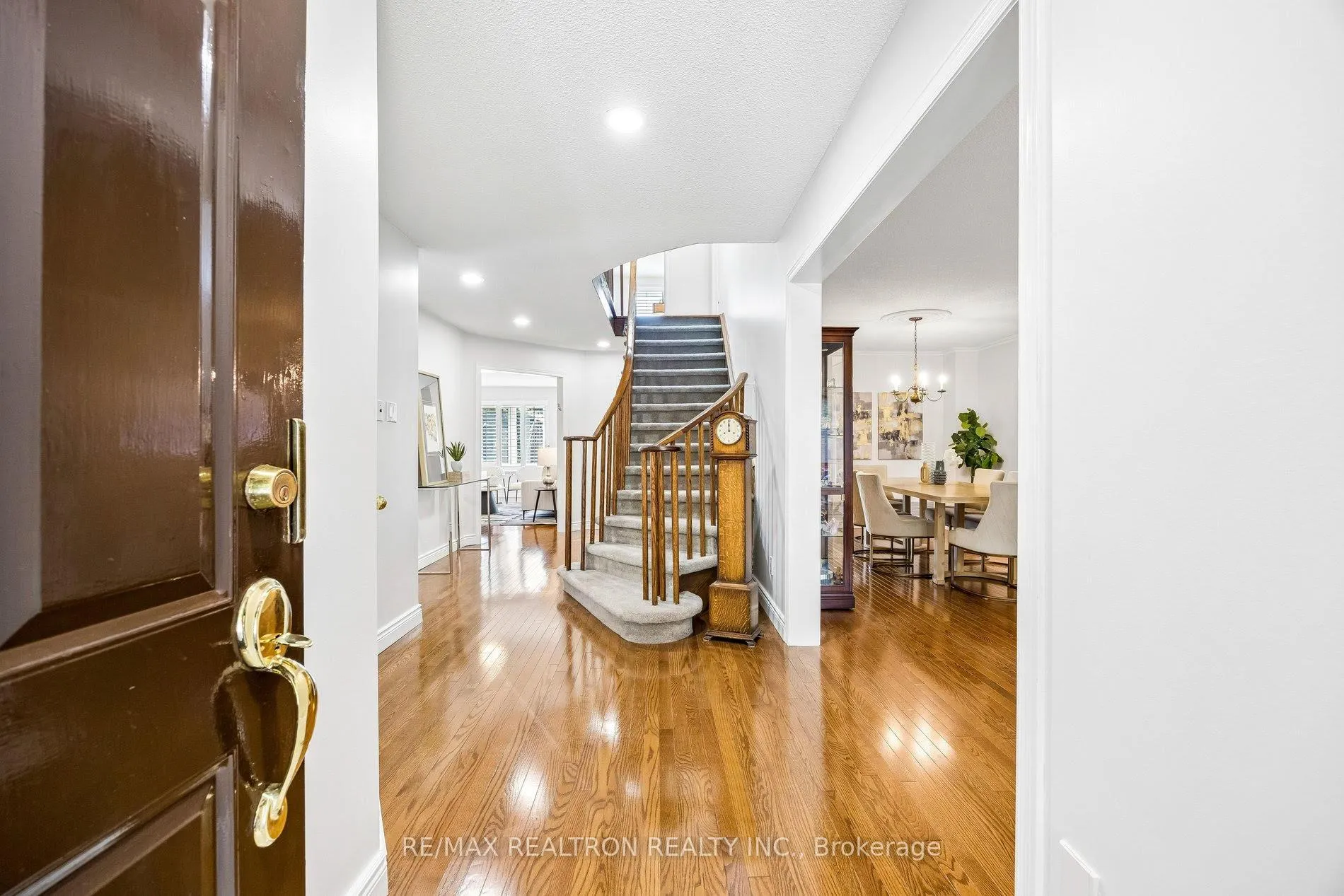 Photo 4 of 37 Dundurn Crescent, Vaughan, Uplands — HOMEH