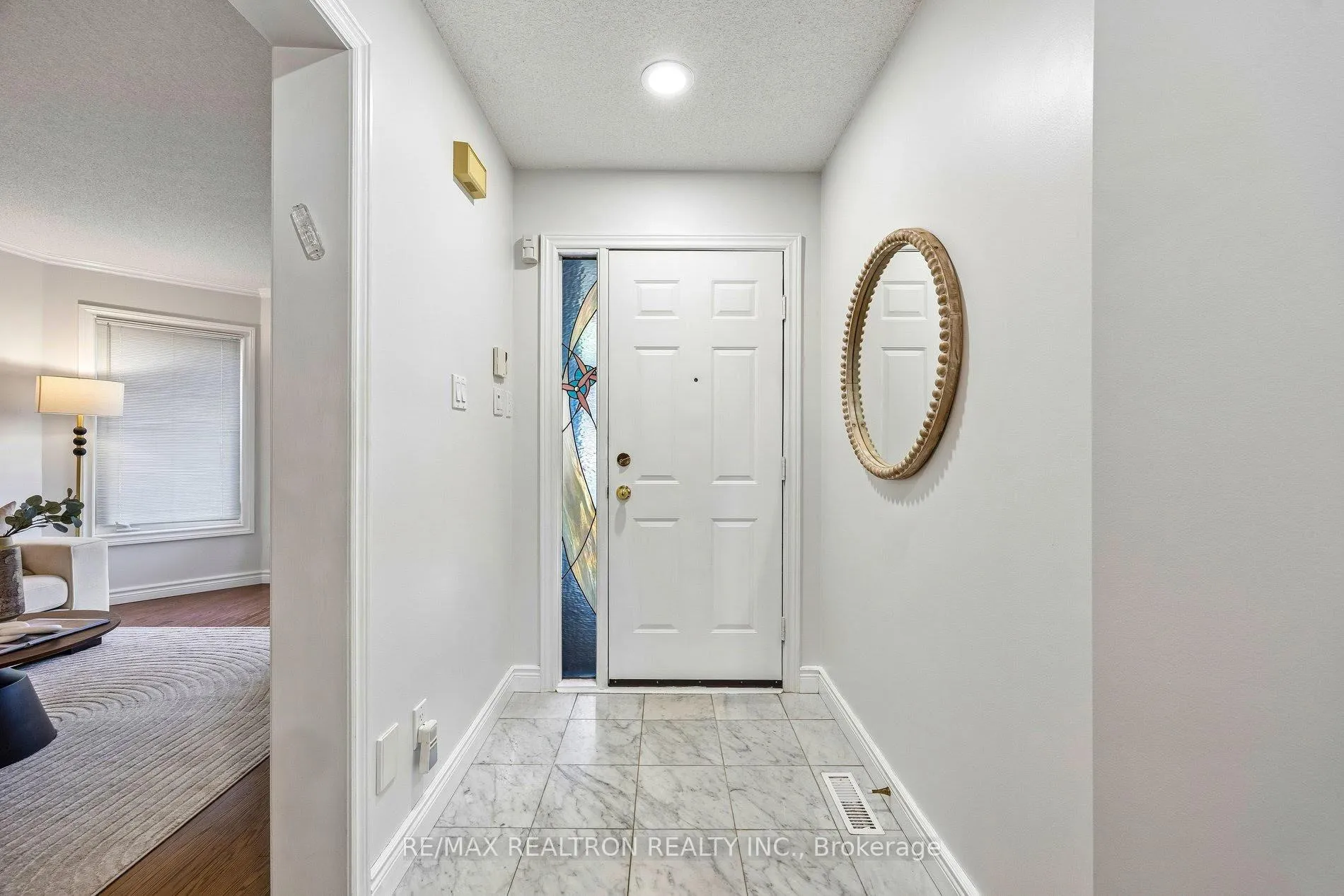 Photo 5 of 37 Dundurn Crescent, Vaughan, Uplands — HOMEH