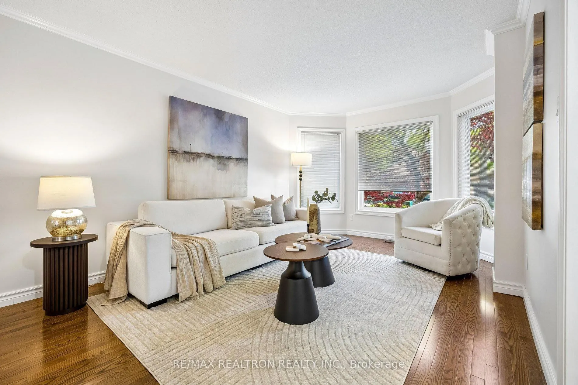 Photo 8 of 37 Dundurn Crescent, Vaughan, Uplands — HOMEH
