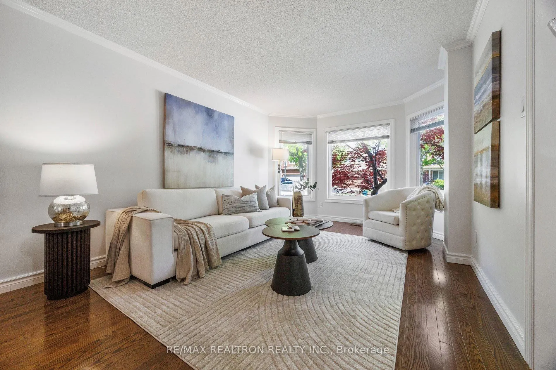 Photo 9 of 37 Dundurn Crescent, Vaughan, Uplands — HOMEH