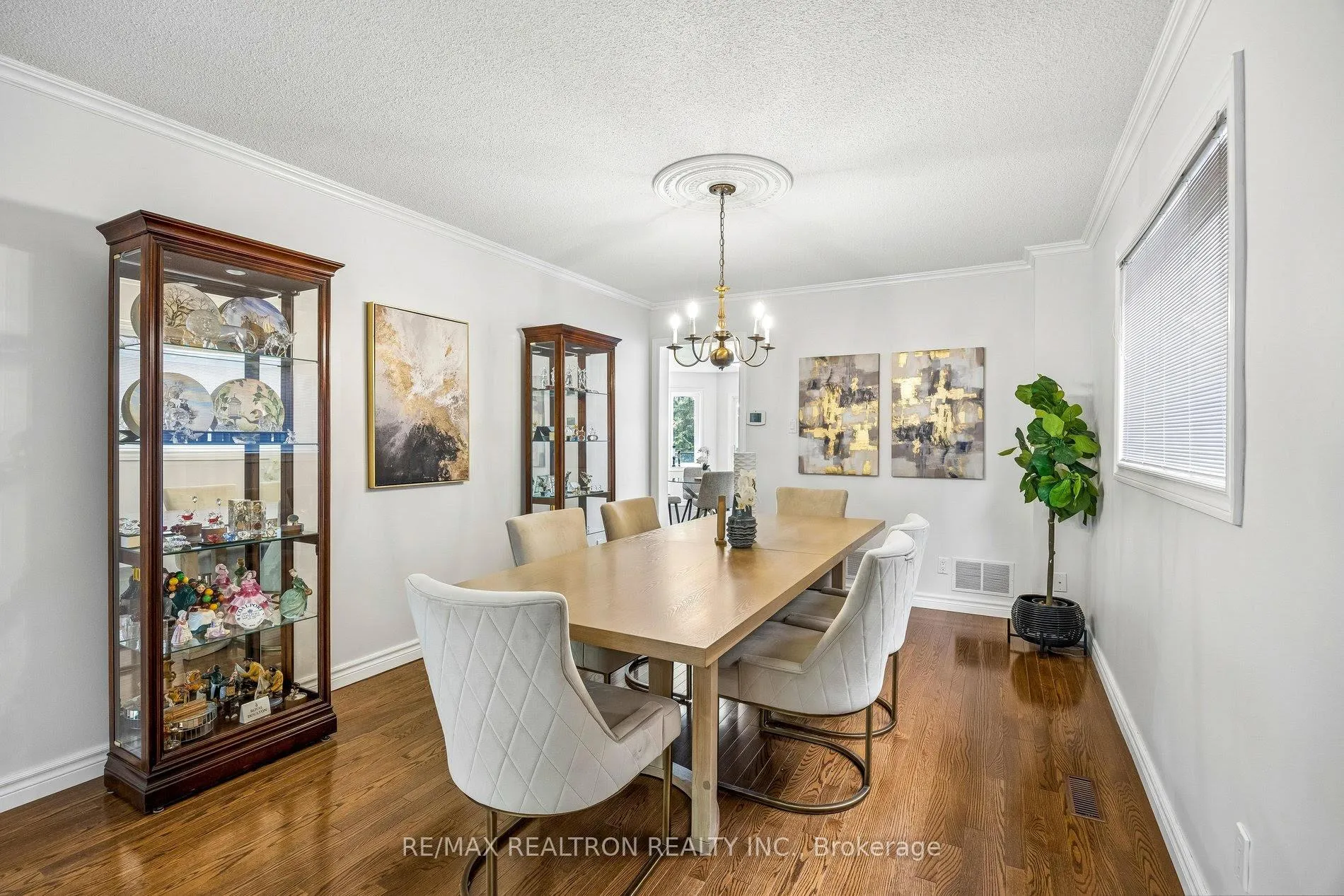 Photo 14 of 37 Dundurn Crescent, Vaughan, Uplands — HOMEH