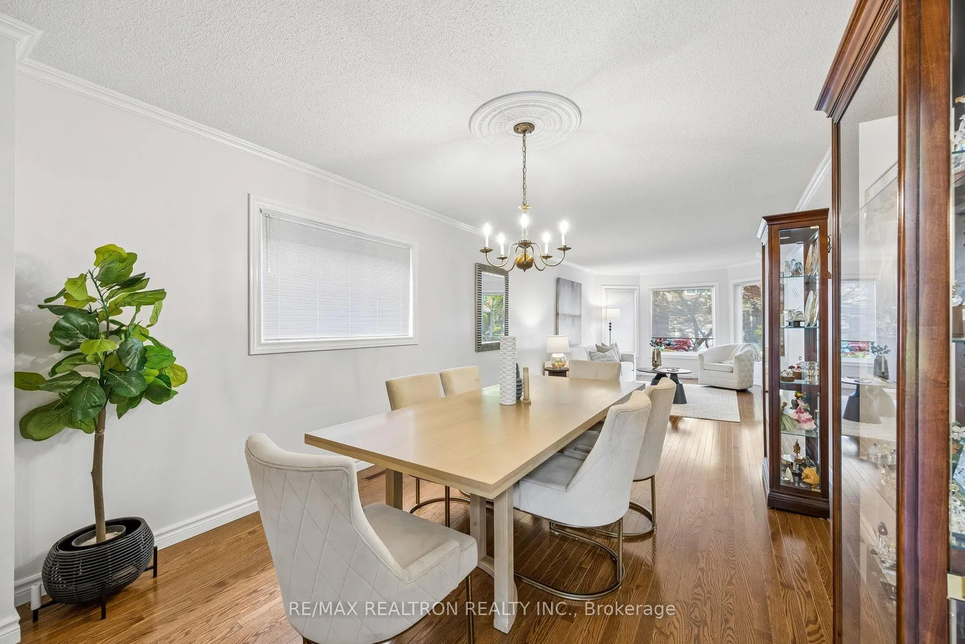 Photo 15 of 37 Dundurn Crescent, Vaughan, Uplands — HOMEH