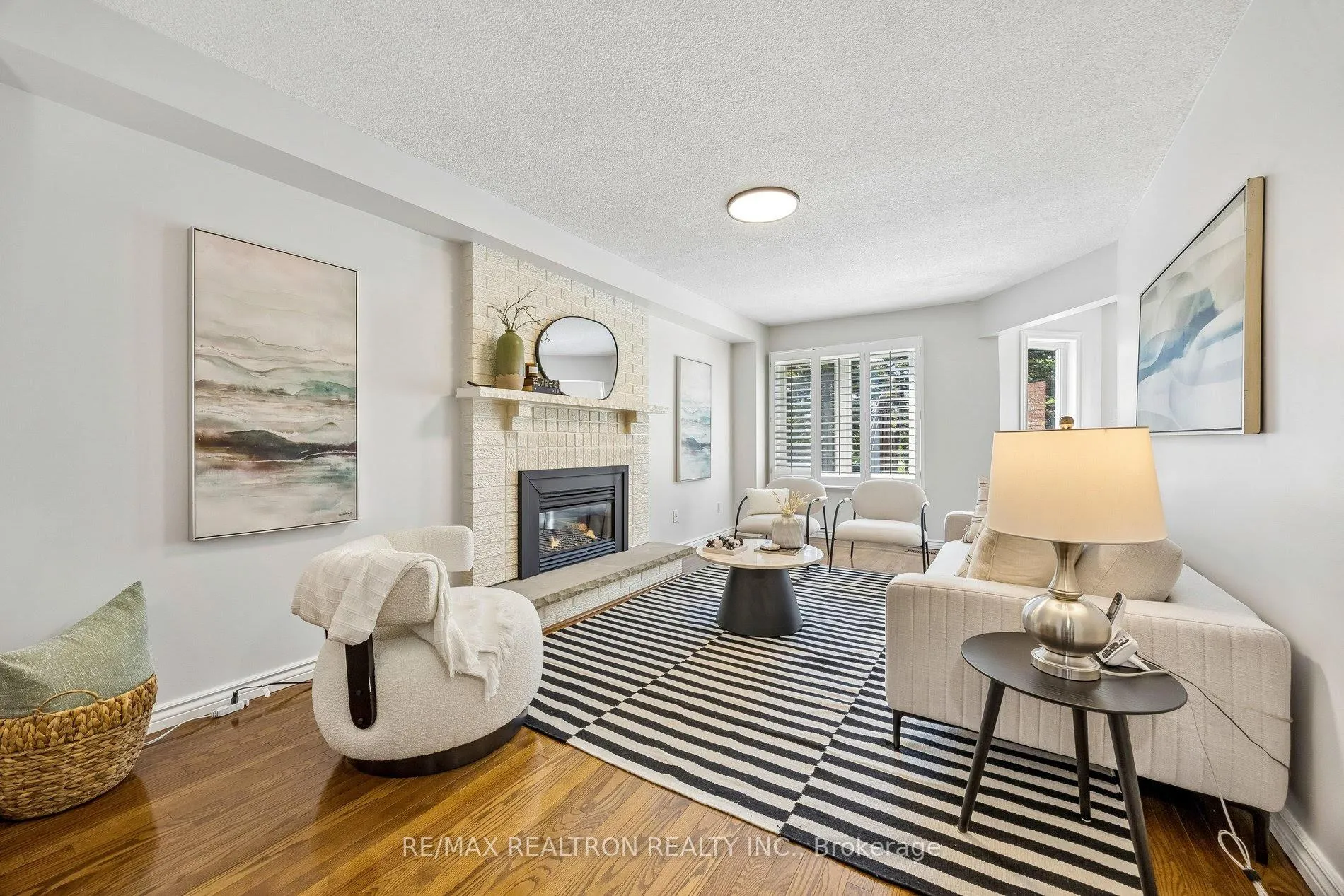 Photo 24 of 37 Dundurn Crescent, Vaughan, Uplands — HOMEH