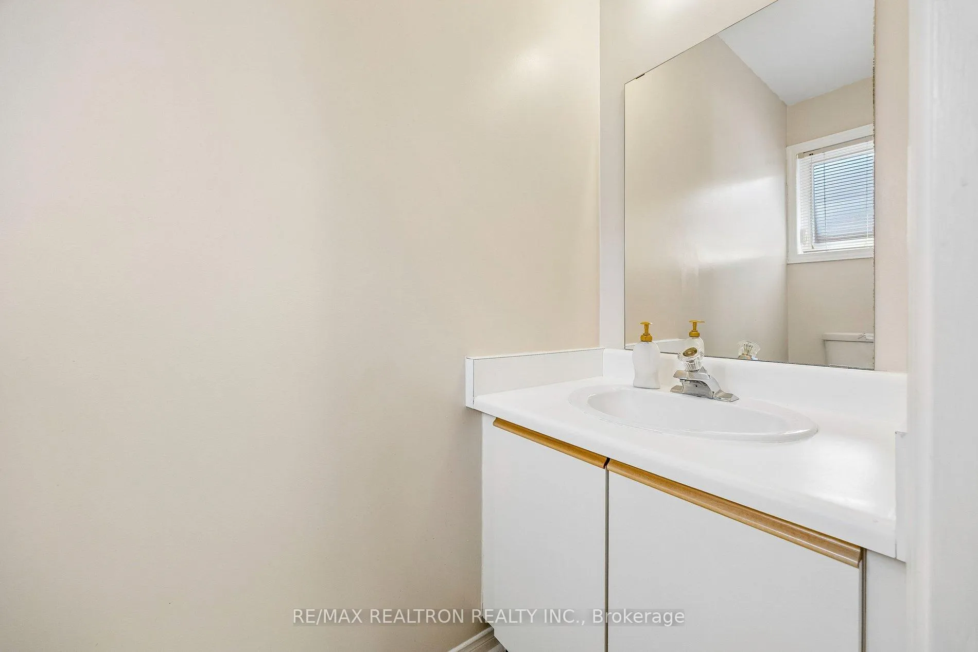 Photo 35 of 37 Dundurn Crescent, Vaughan, Uplands — HOMEH