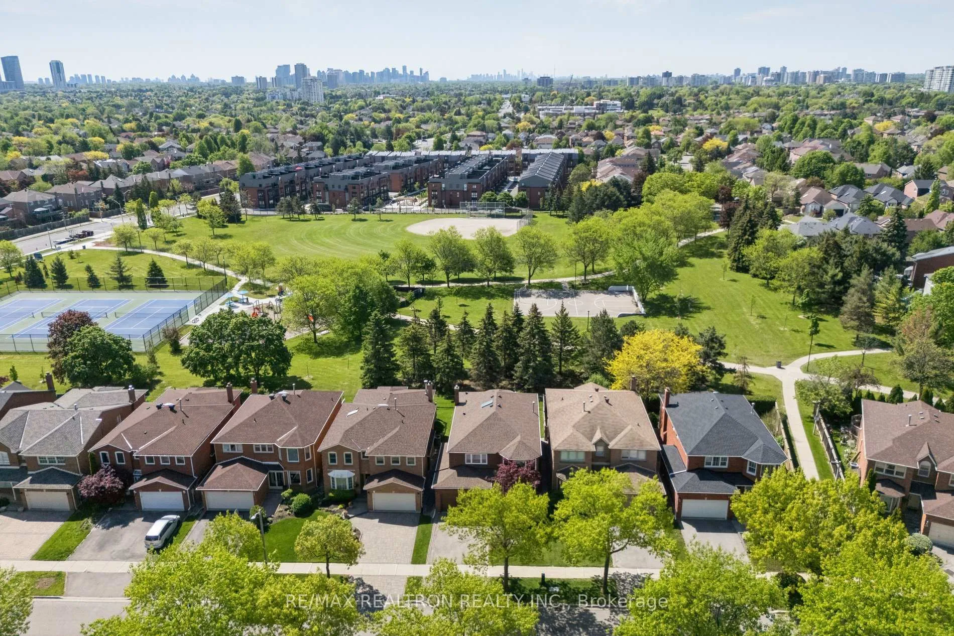 Photo 49 of 37 Dundurn Crescent, Vaughan, Uplands — HOMEH
