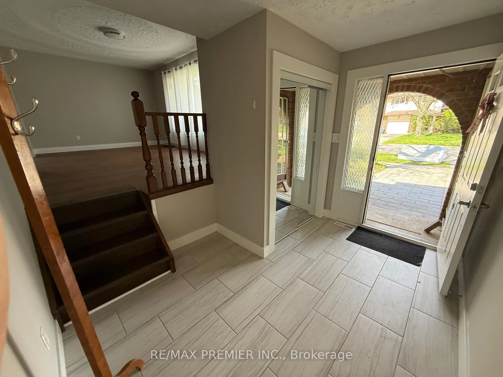 Photo 4 of Unit Upper unit, 416 Cole Road, Guelph, Kortright West — HOMEH