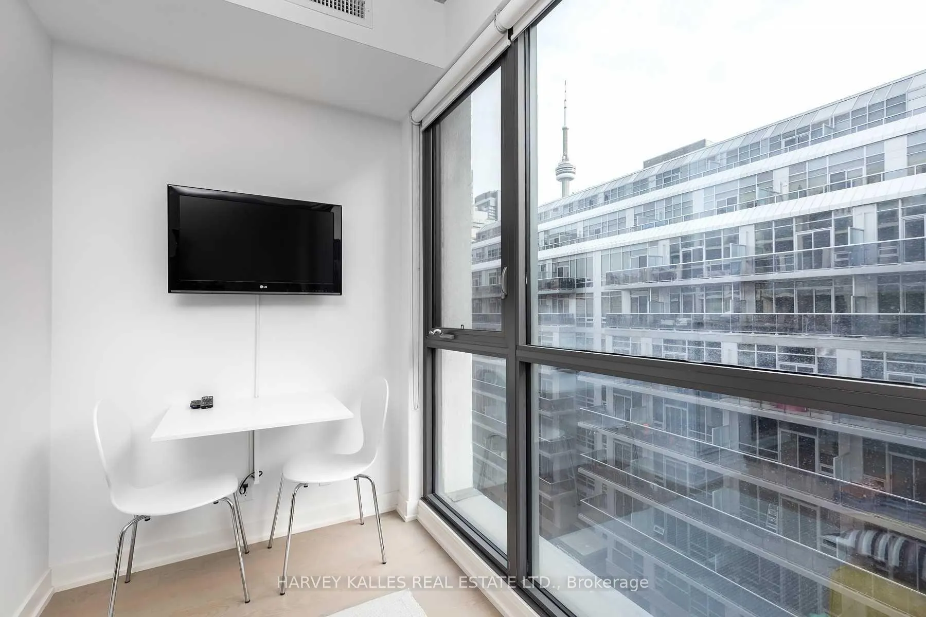 Photo 2 of Unit 717, 39 Brant Street, Toronto, Waterfront Communities — HOMEH