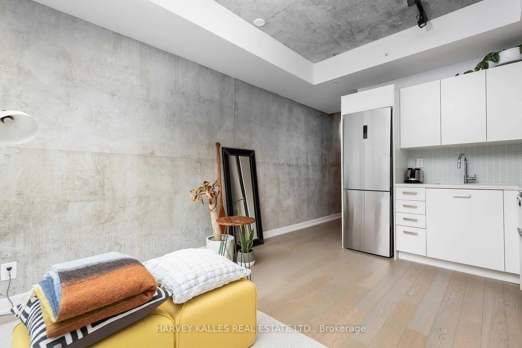 Photo 5 of Unit 717, 39 Brant Street, Toronto, Waterfront Communities — HOMEH