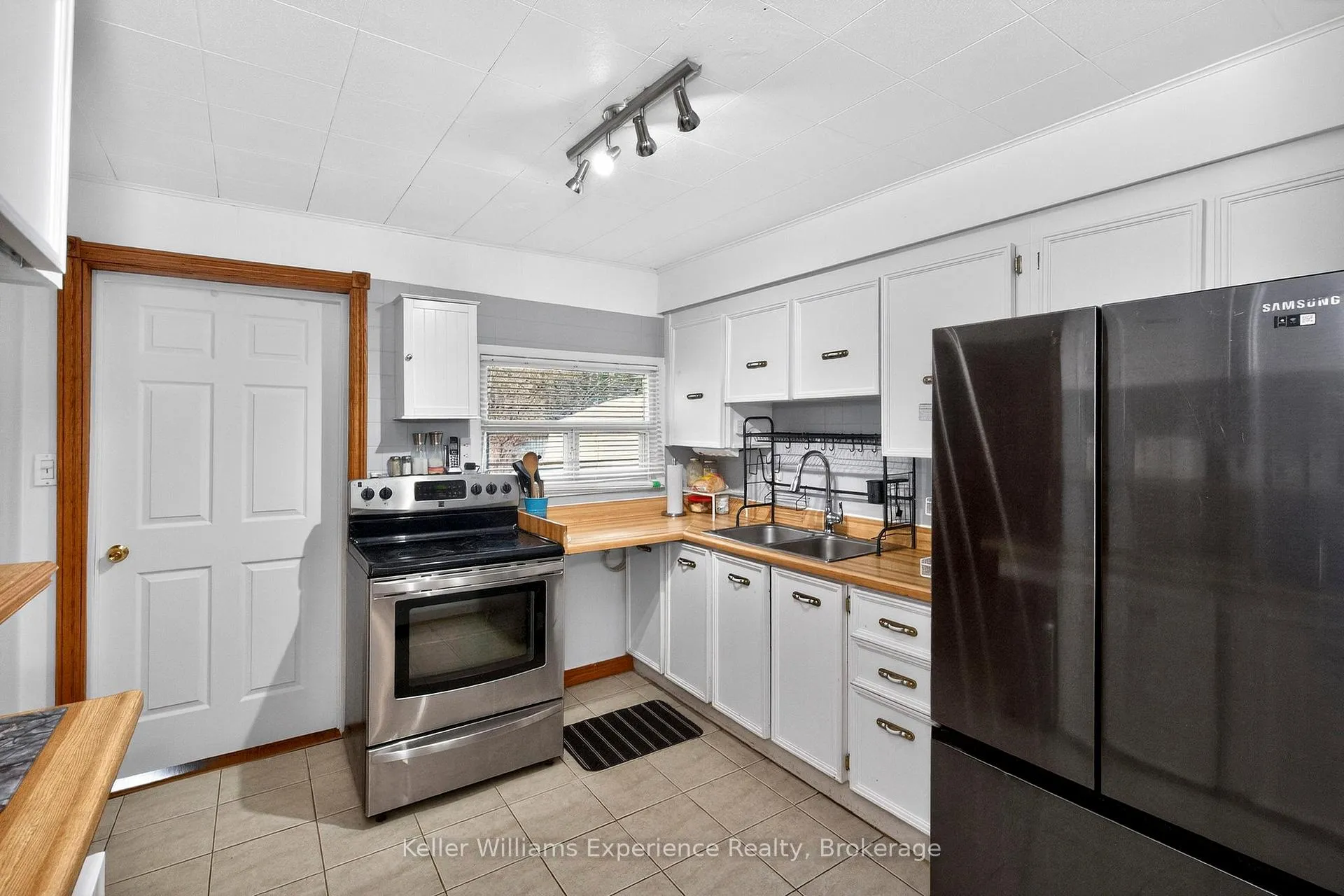 Photo 4 of 1031 Ferrier Avenue, Innisfil, Lefroy — HOMEH
