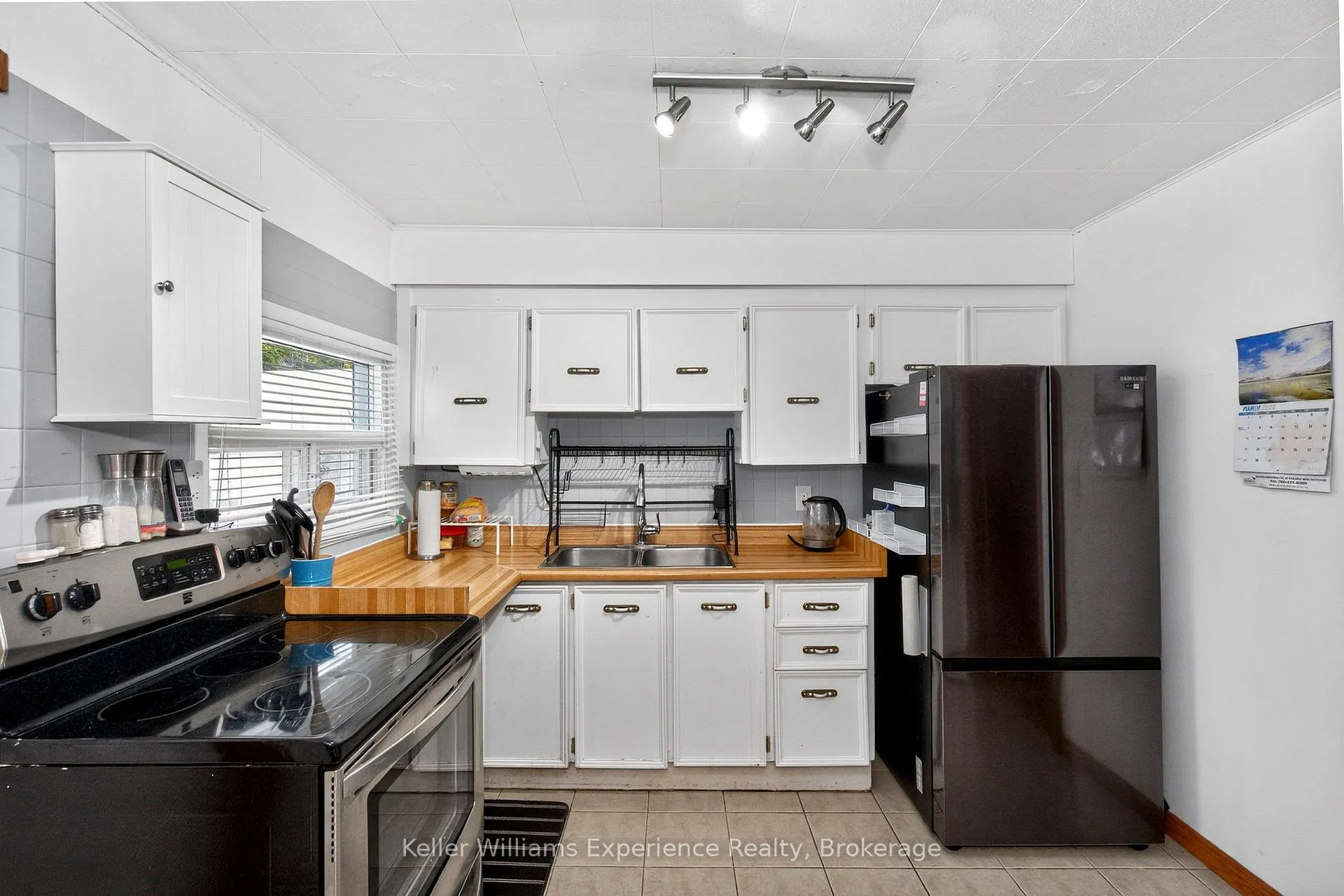 Photo 5 of 1031 Ferrier Avenue, Innisfil, Lefroy — HOMEH