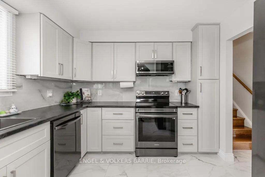 Photo 8 of 644 Algonquin Drive, Midland — HOMEH