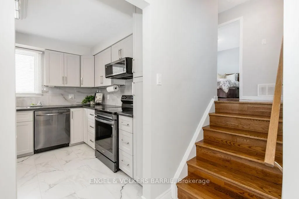 Photo 10 of 644 Algonquin Drive, Midland — HOMEH