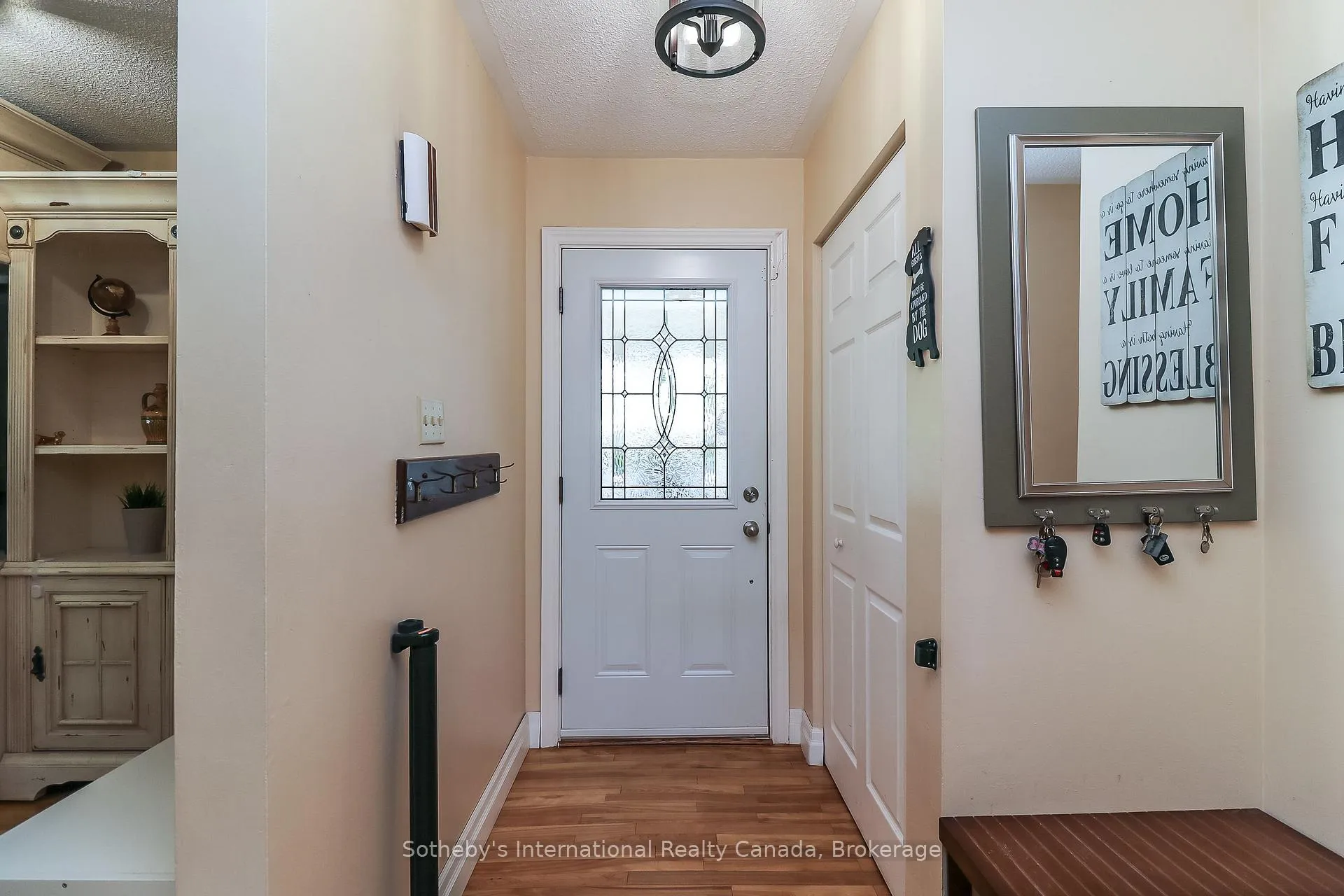 Photo 5 of 33 Parkwood Drive, Wasaga Beach — HOMEH