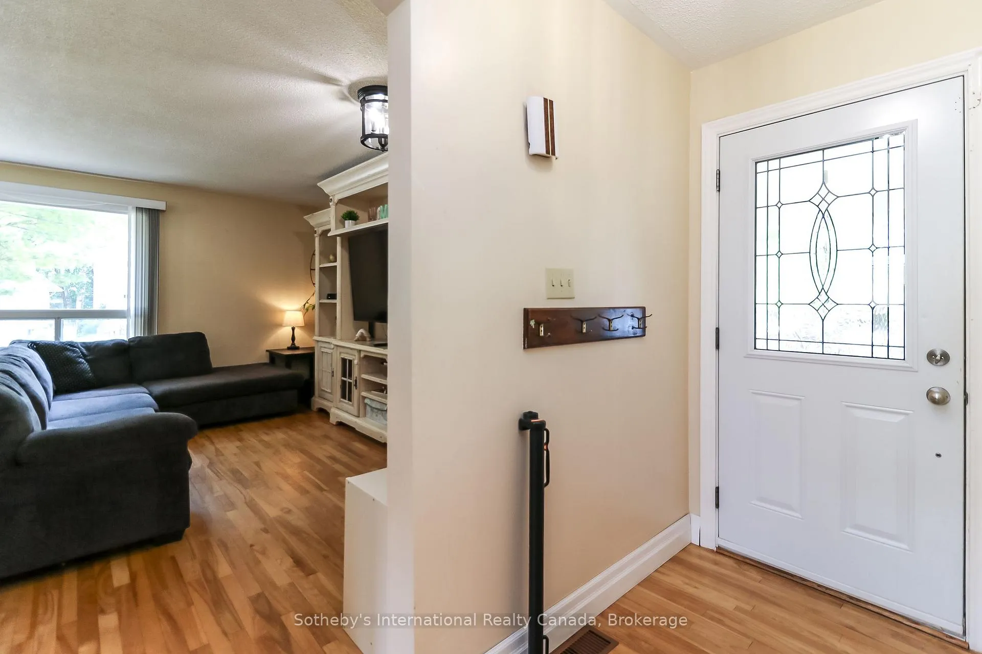 Photo 6 of 33 Parkwood Drive, Wasaga Beach — HOMEH