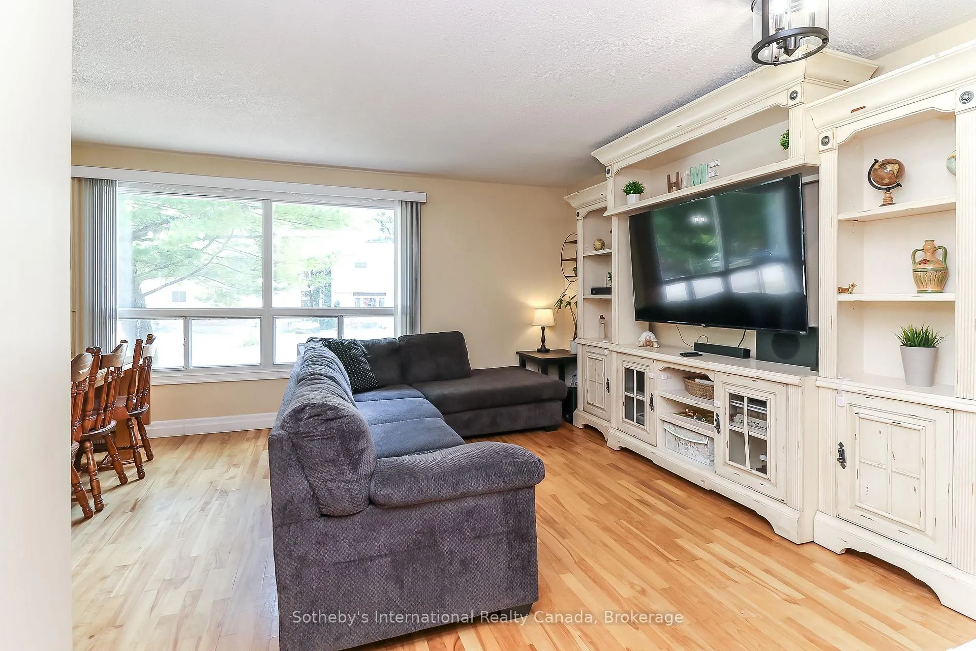 Photo 9 of 33 Parkwood Drive, Wasaga Beach — HOMEH