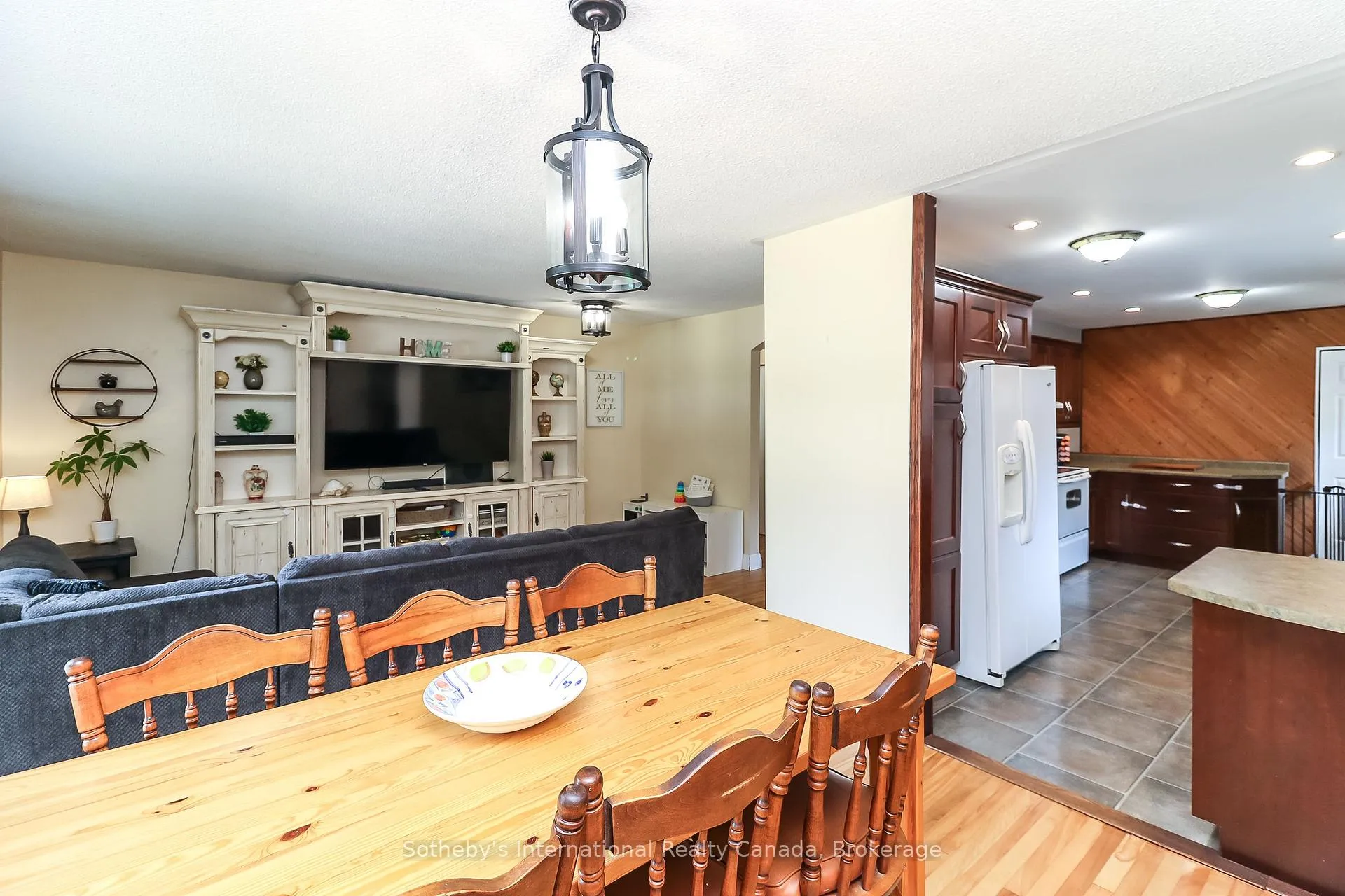 Photo 13 of 33 Parkwood Drive, Wasaga Beach — HOMEH