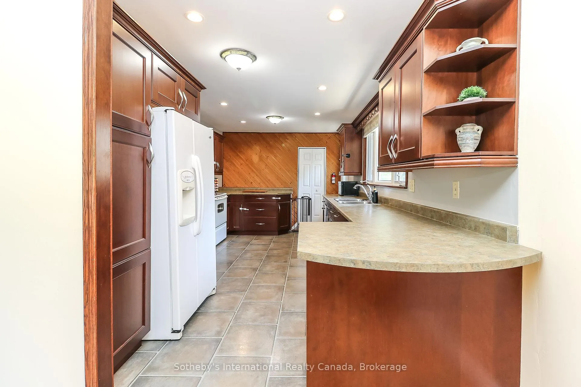Photo 14 of 33 Parkwood Drive, Wasaga Beach — HOMEH