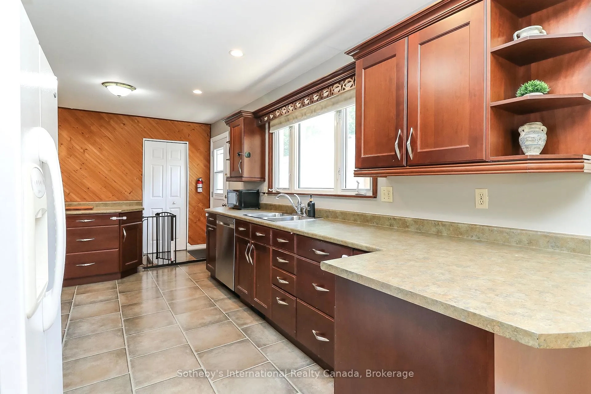 Photo 15 of 33 Parkwood Drive, Wasaga Beach — HOMEH