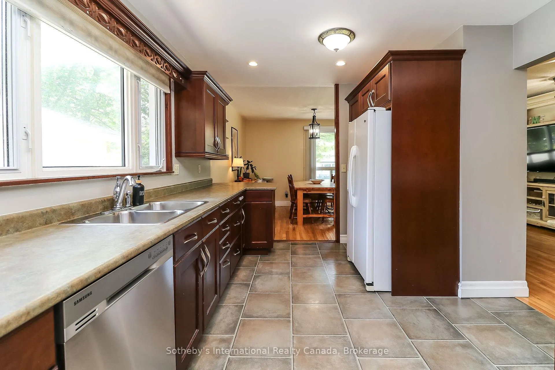 Photo 18 of 33 Parkwood Drive, Wasaga Beach — HOMEH