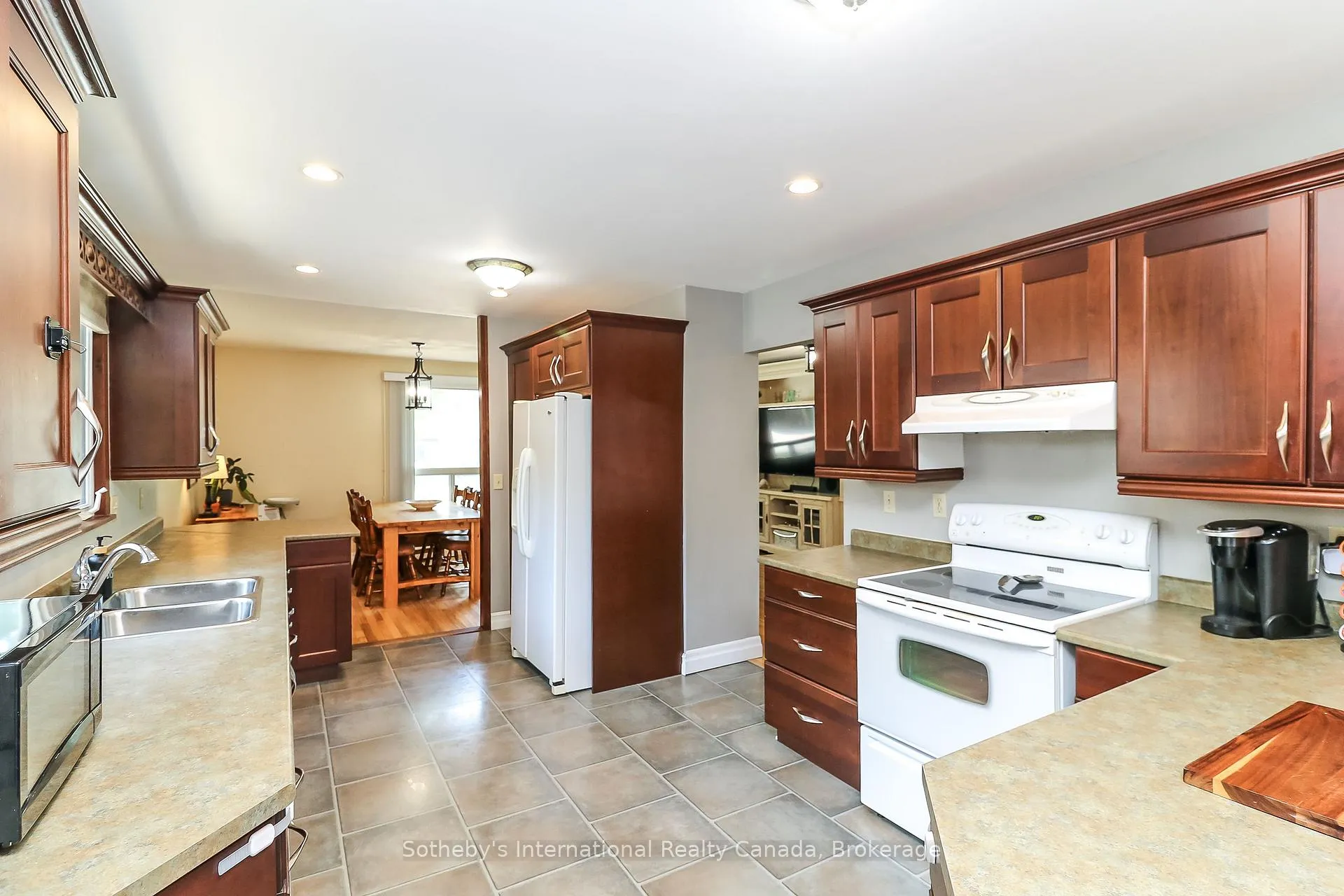 Photo 19 of 33 Parkwood Drive, Wasaga Beach — HOMEH