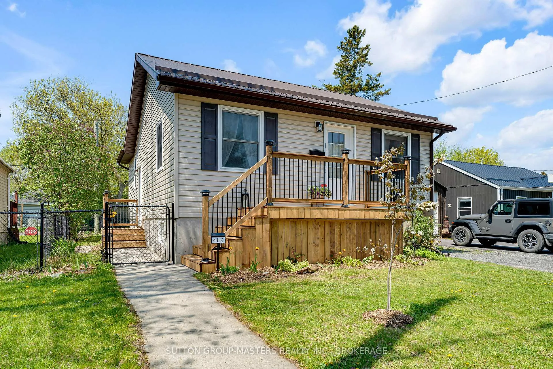 Photo 1 of 484 Nelson Street, Kingston, East of Sir John A. Blvd — HOMEH