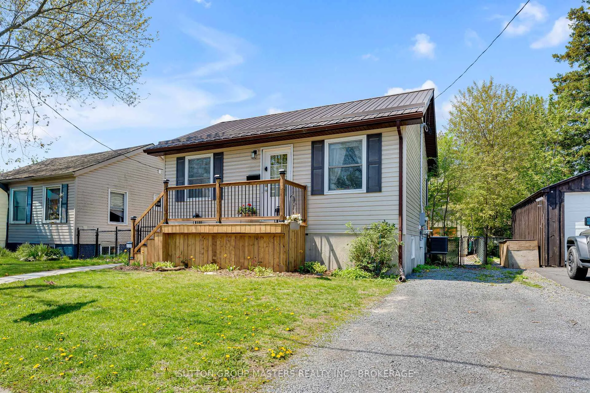 Photo 2 of 484 Nelson Street, Kingston, East of Sir John A. Blvd — HOMEH