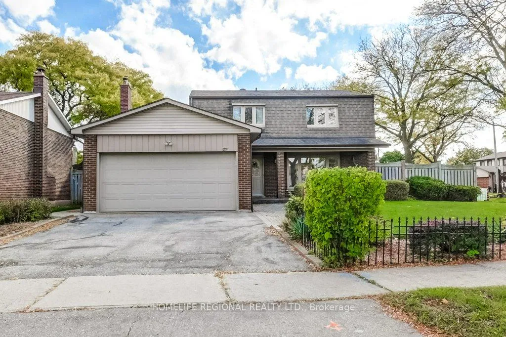 Front of 2557 Brasilia Circle