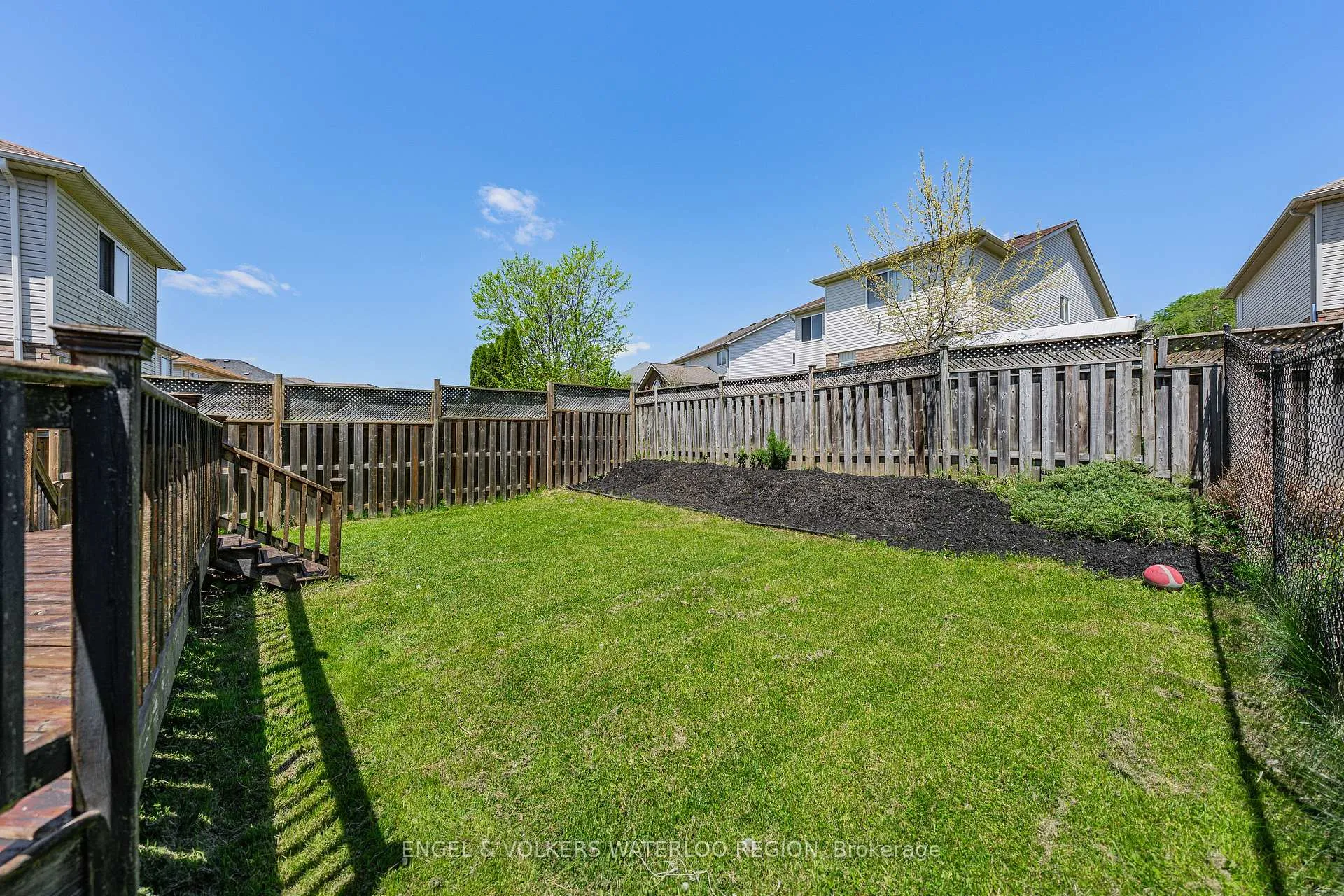 Photo 2 of 857 Brandenburg Boulevard, Waterloo — HOMEH