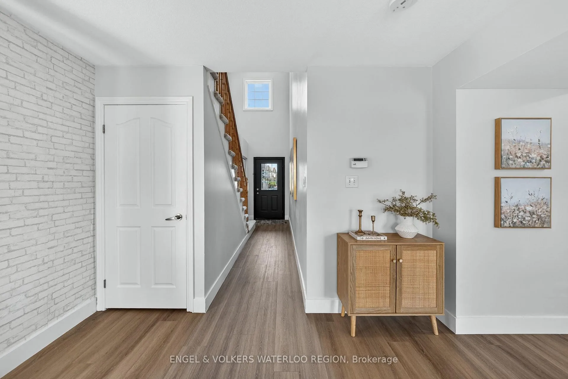 Photo 4 of 857 Brandenburg Boulevard, Waterloo — HOMEH