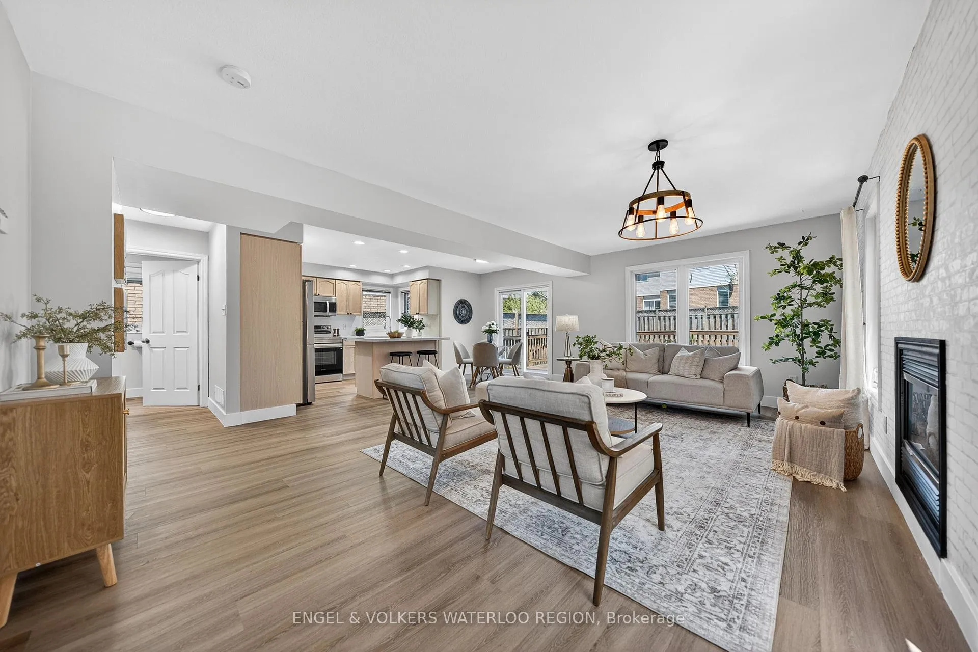 Photo 7 of 857 Brandenburg Boulevard, Waterloo — HOMEH