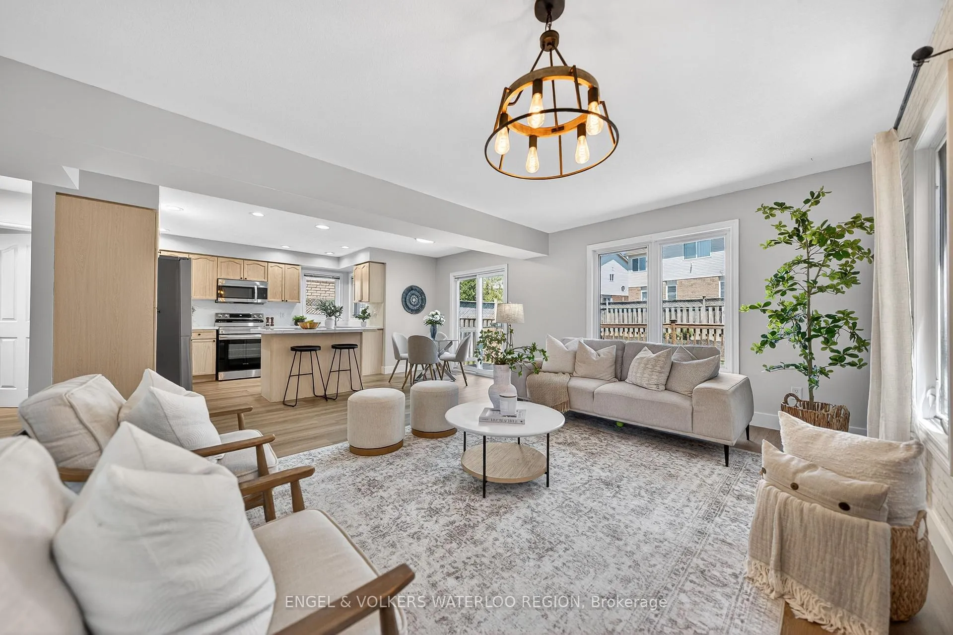 Photo 8 of 857 Brandenburg Boulevard, Waterloo — HOMEH