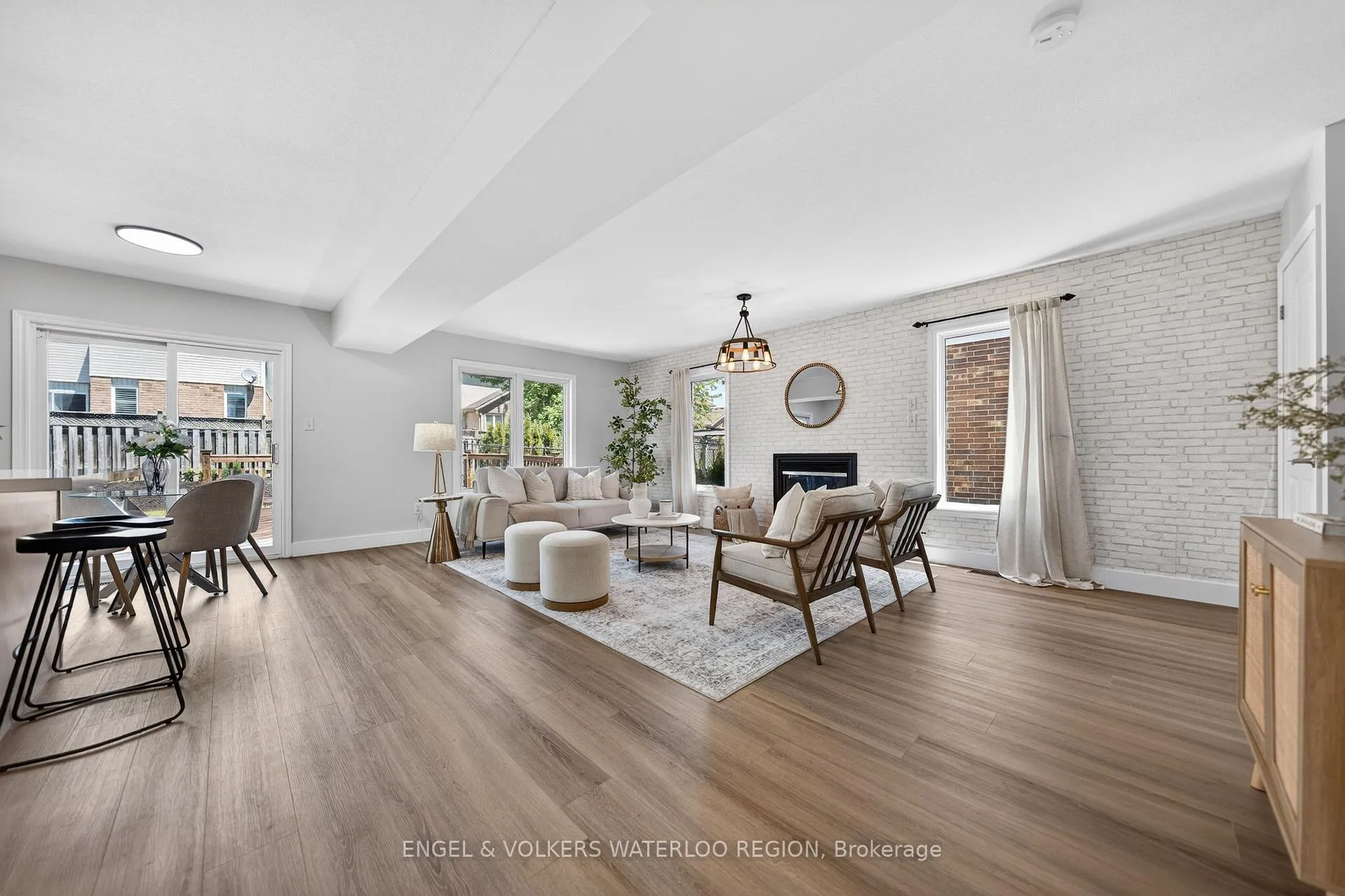 Photo 9 of 857 Brandenburg Boulevard, Waterloo — HOMEH