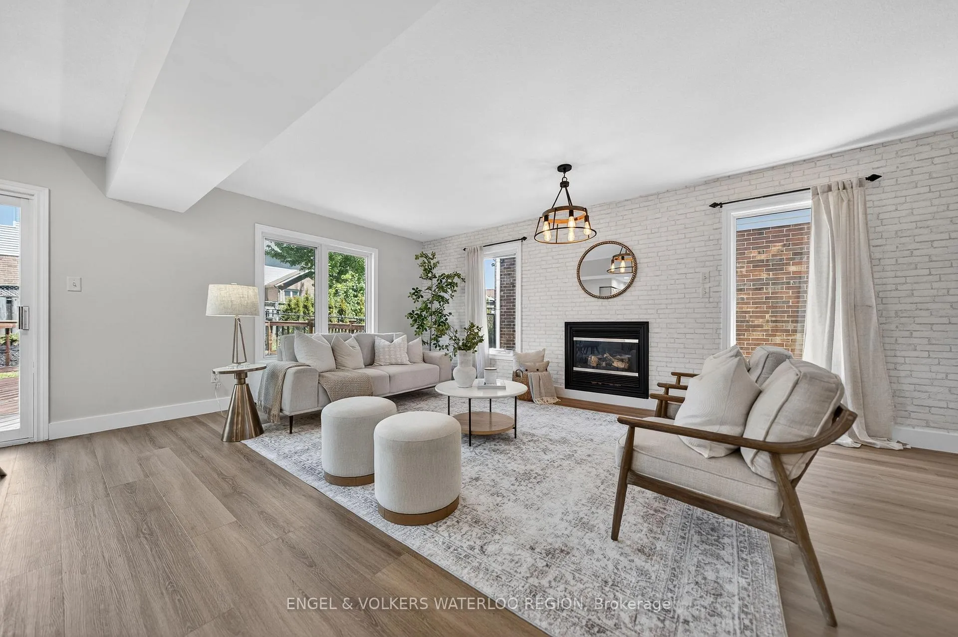 Photo 10 of 857 Brandenburg Boulevard, Waterloo — HOMEH