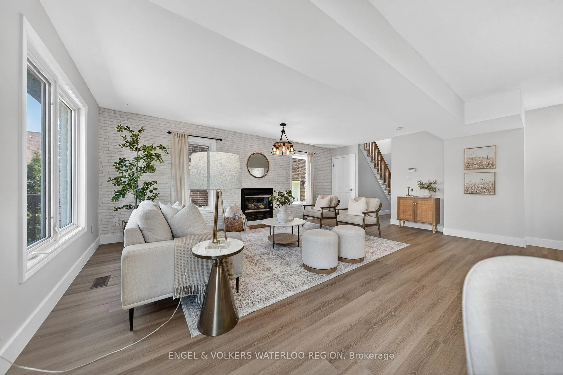 Photo 11 of 857 Brandenburg Boulevard, Waterloo — HOMEH