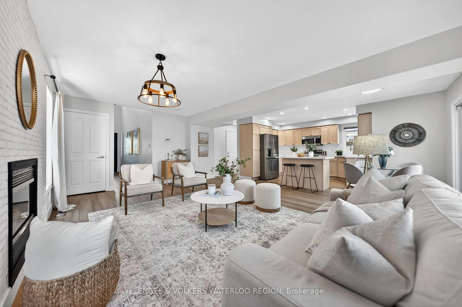 Photo 13 of 857 Brandenburg Boulevard, Waterloo — HOMEH