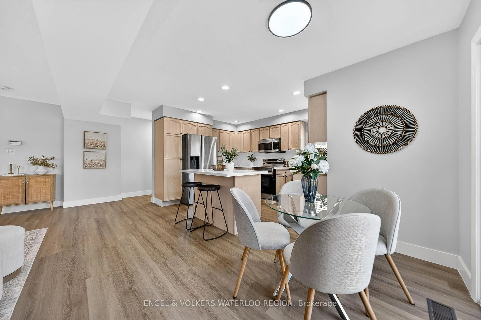 Photo 14 of 857 Brandenburg Boulevard, Waterloo — HOMEH