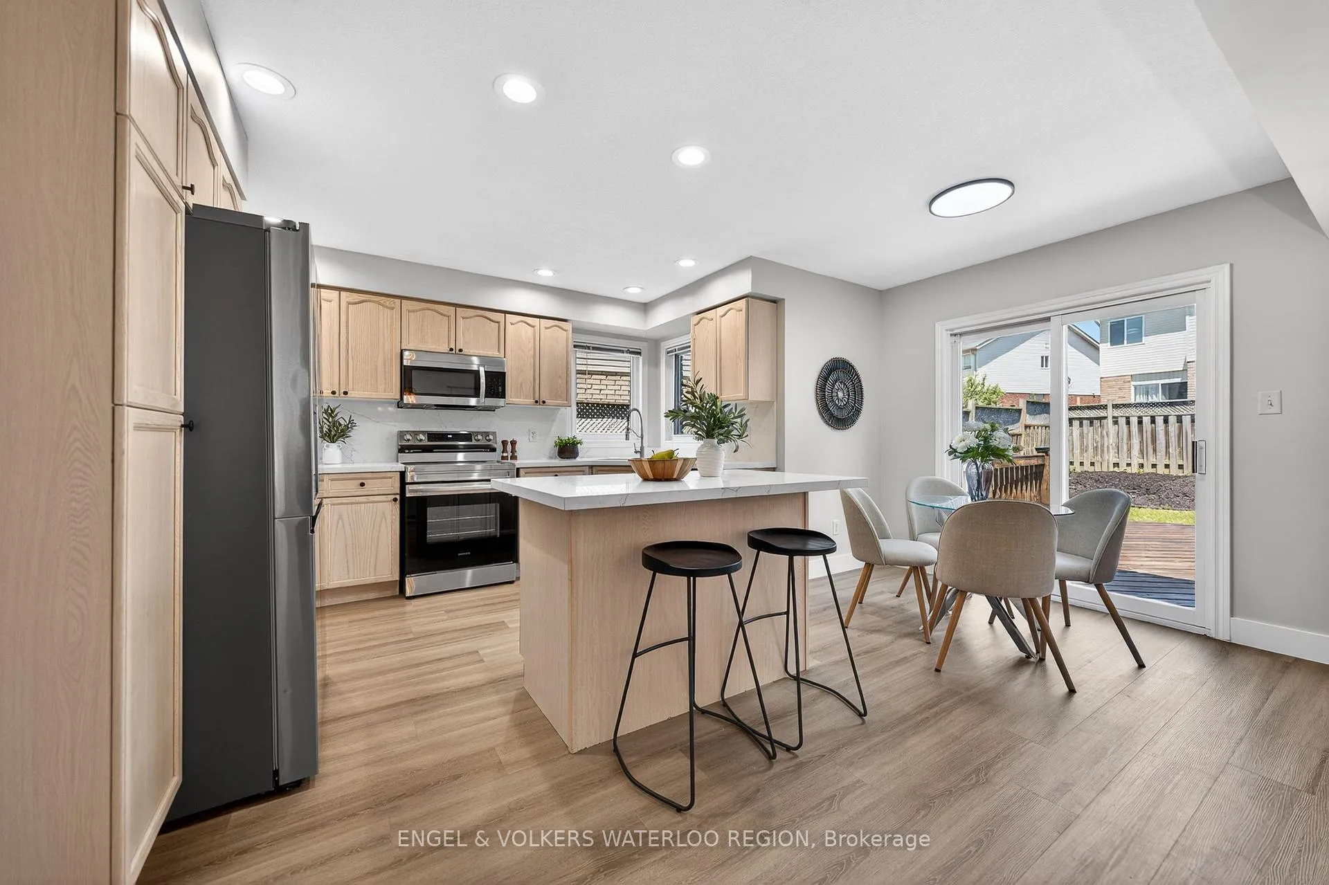 Photo 19 of 857 Brandenburg Boulevard, Waterloo — HOMEH