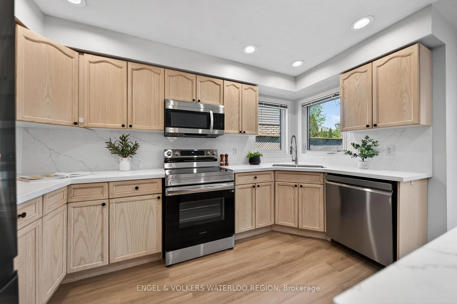Photo 20 of 857 Brandenburg Boulevard, Waterloo — HOMEH