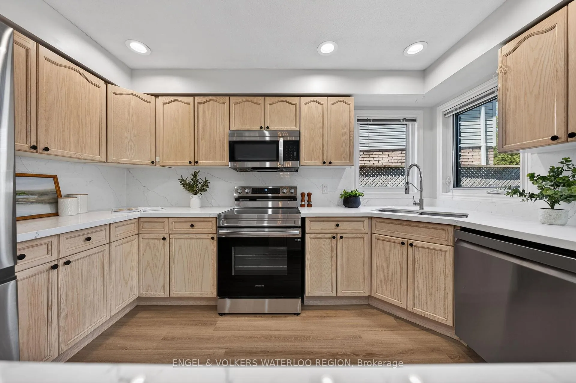 Photo 21 of 857 Brandenburg Boulevard, Waterloo — HOMEH