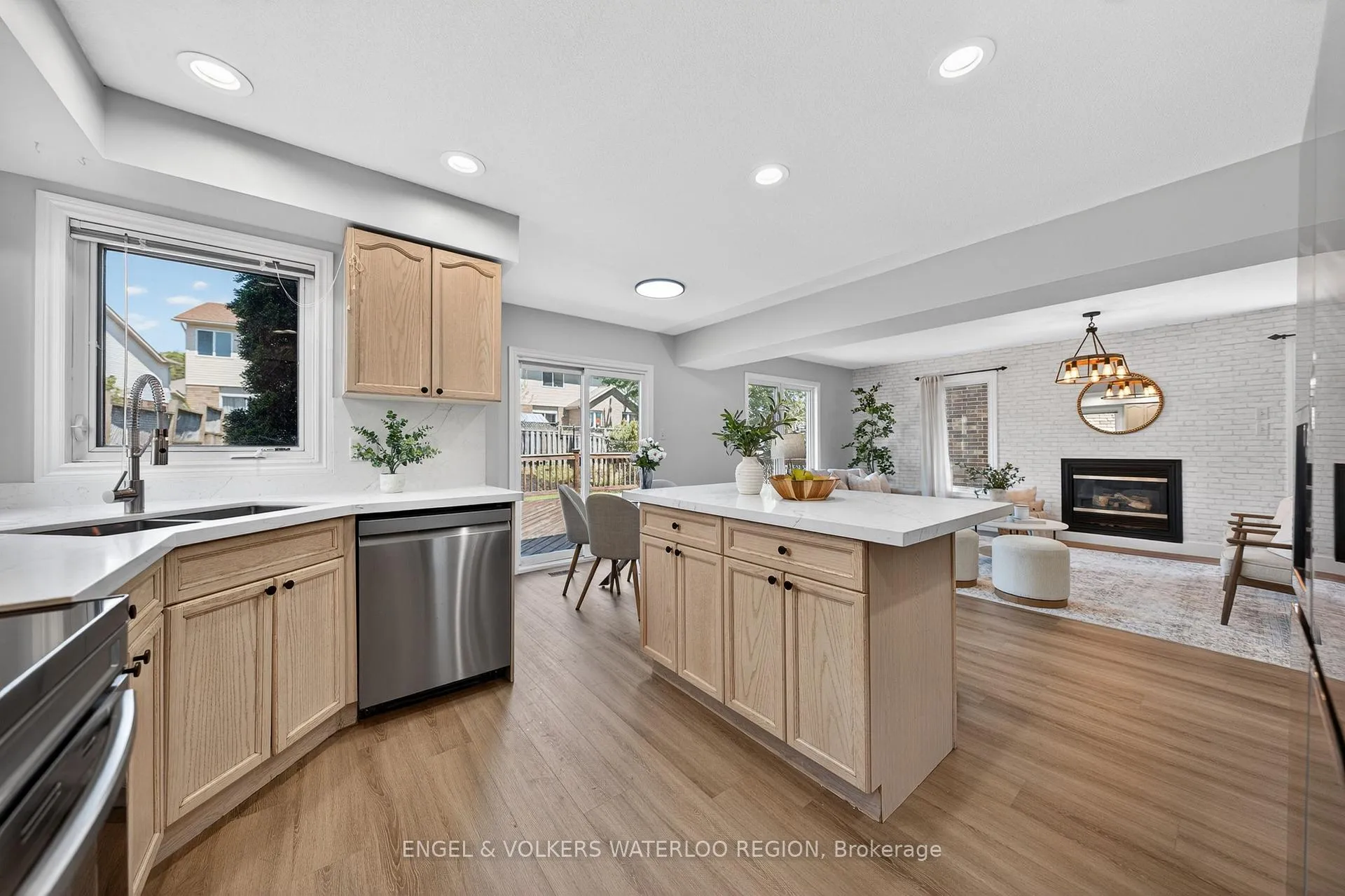 Photo 23 of 857 Brandenburg Boulevard, Waterloo — HOMEH