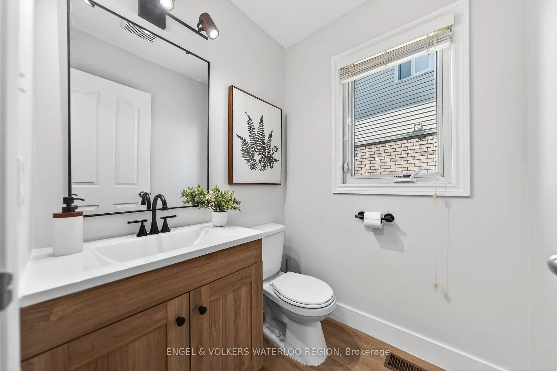 Photo 25 of 857 Brandenburg Boulevard, Waterloo — HOMEH