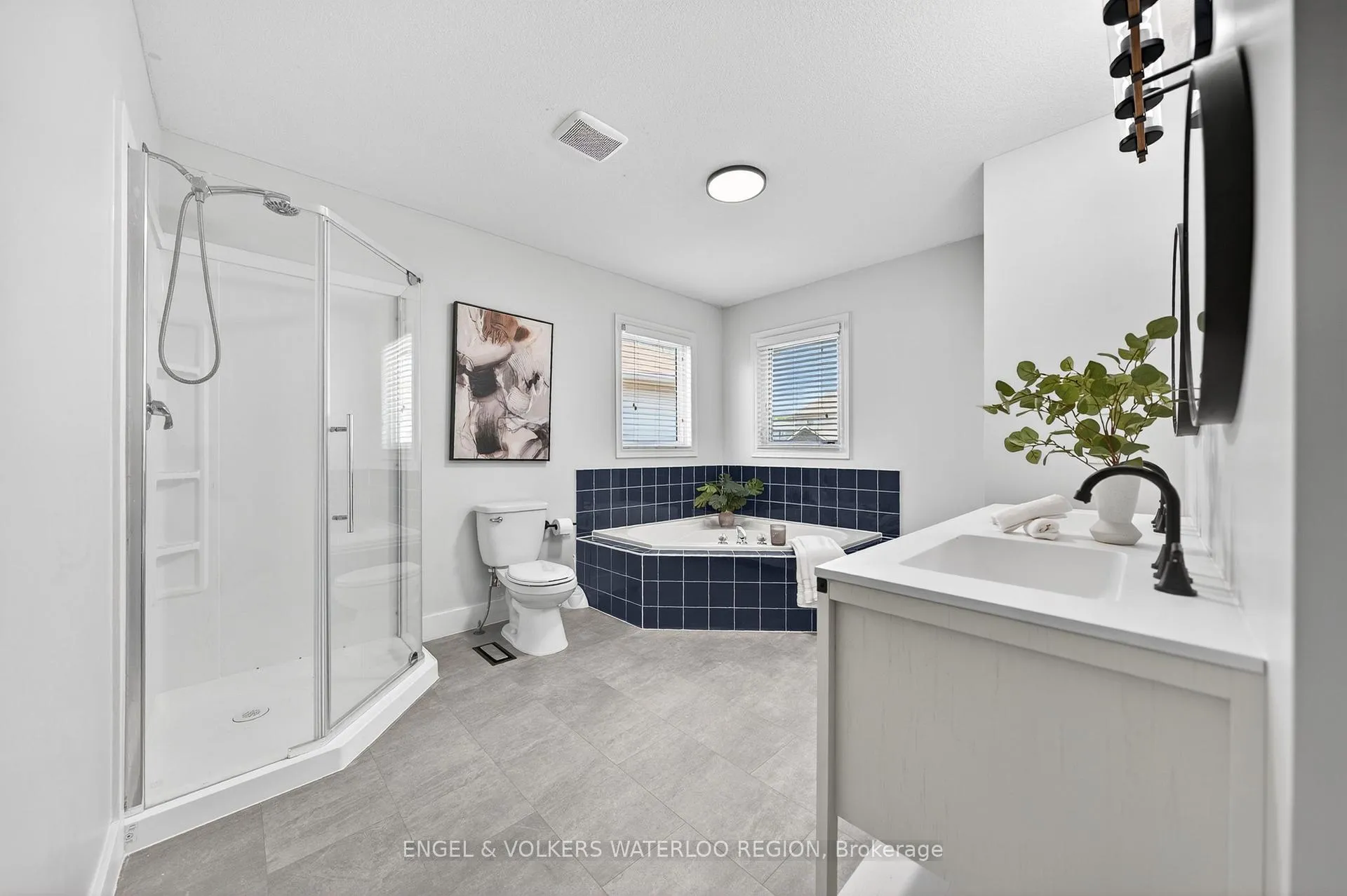 Photo 32 of 857 Brandenburg Boulevard, Waterloo — HOMEH