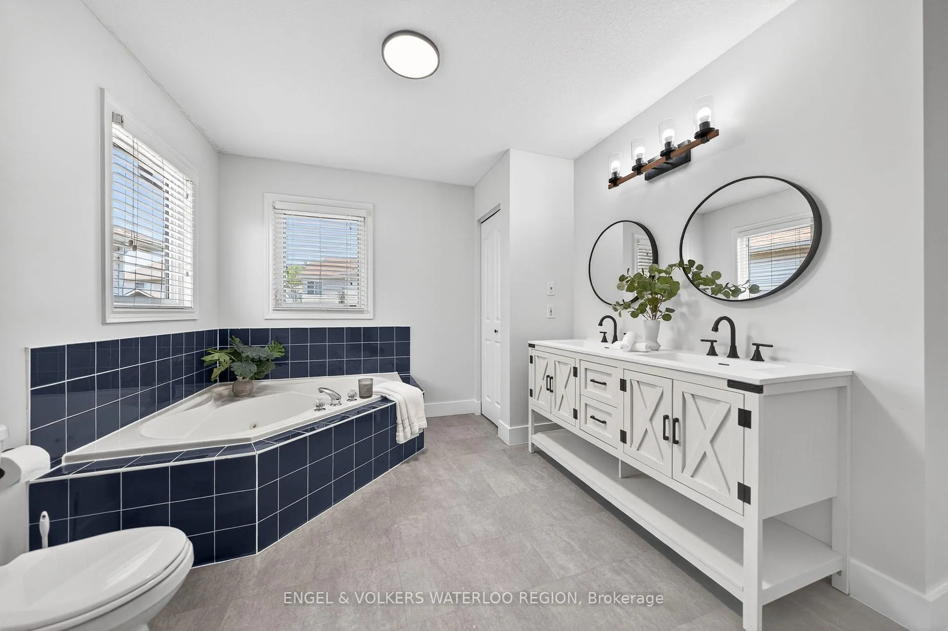 Photo 33 of 857 Brandenburg Boulevard, Waterloo — HOMEH