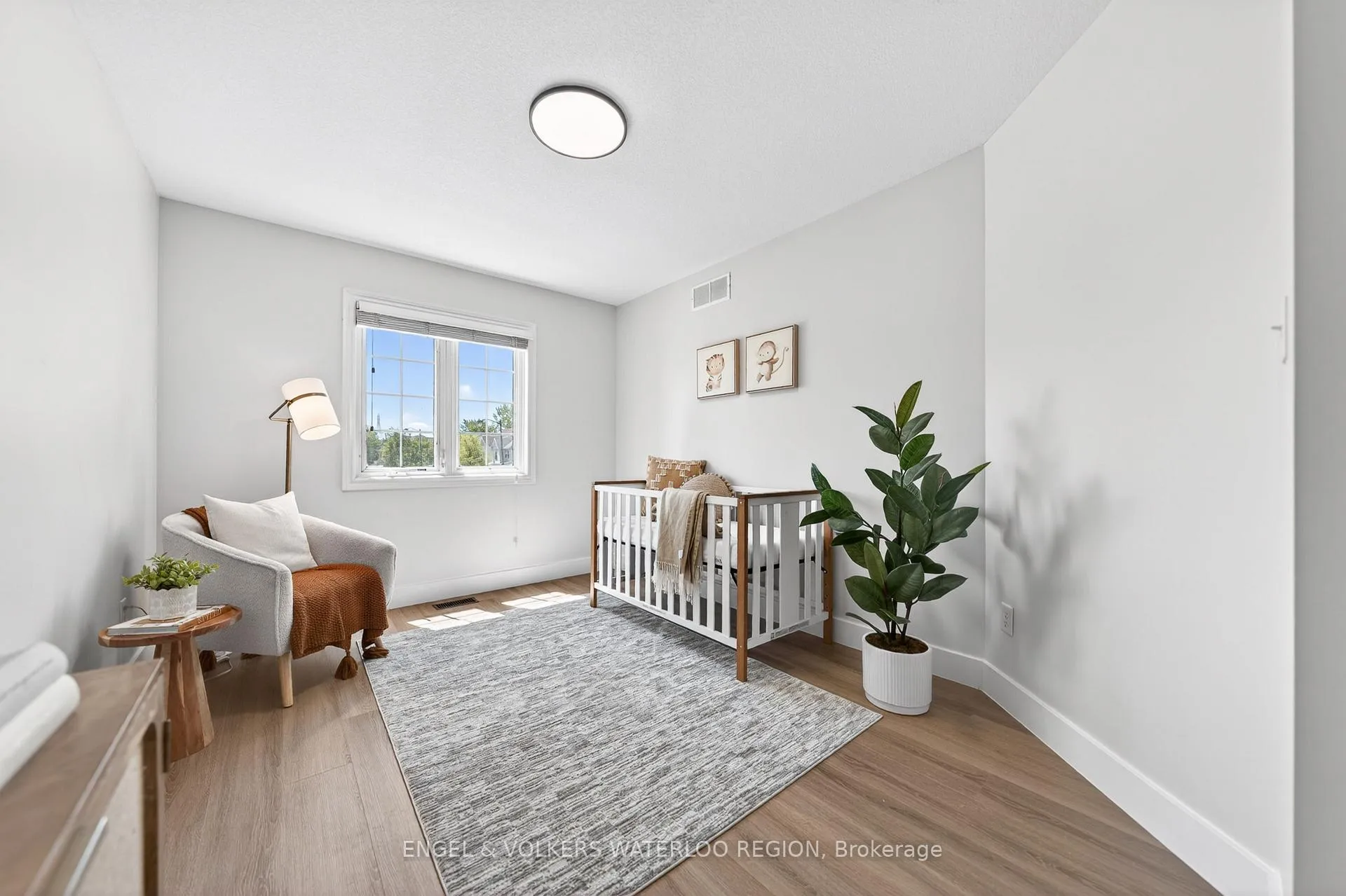 Photo 37 of 857 Brandenburg Boulevard, Waterloo — HOMEH