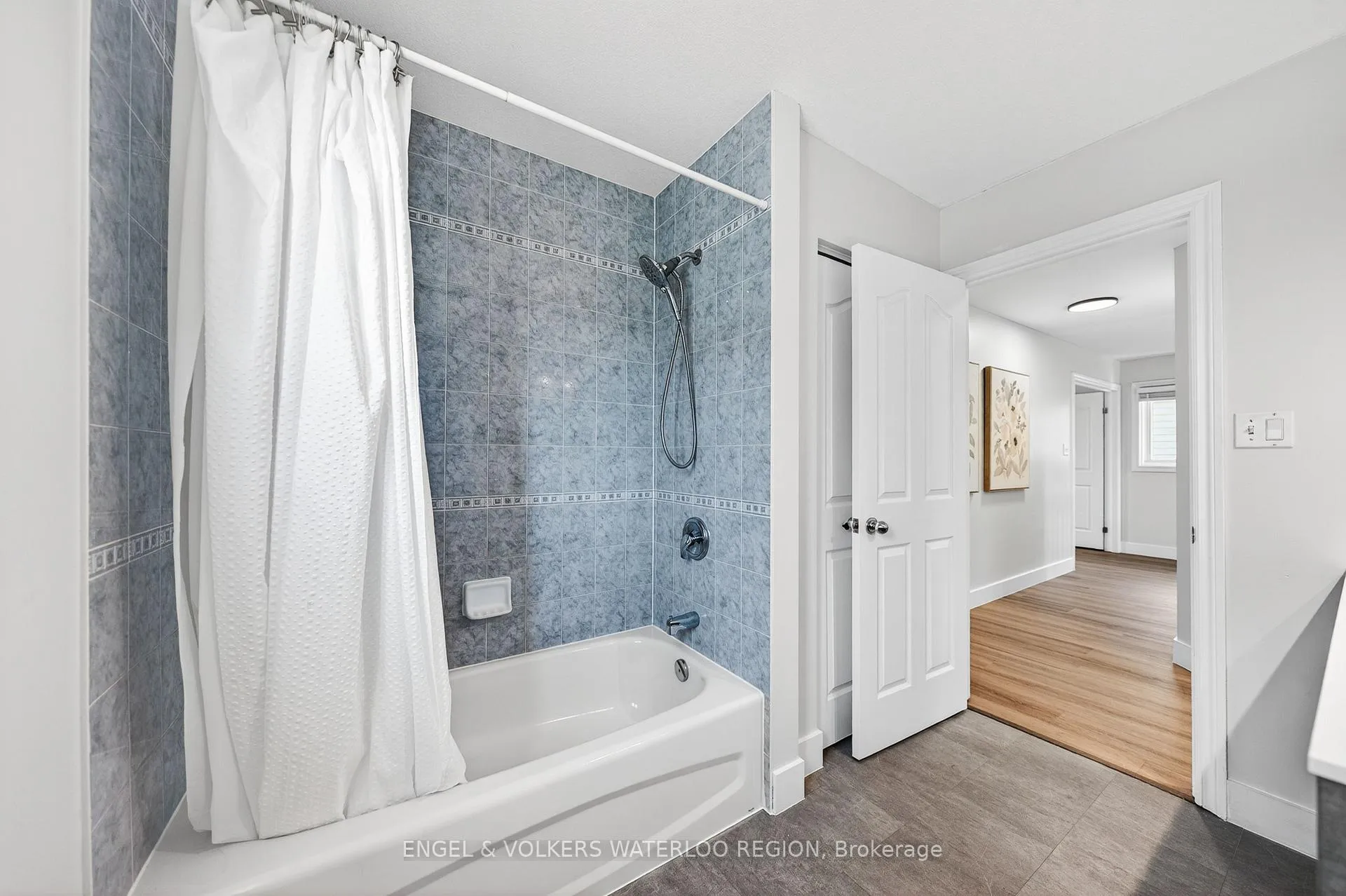Photo 40 of 857 Brandenburg Boulevard, Waterloo — HOMEH