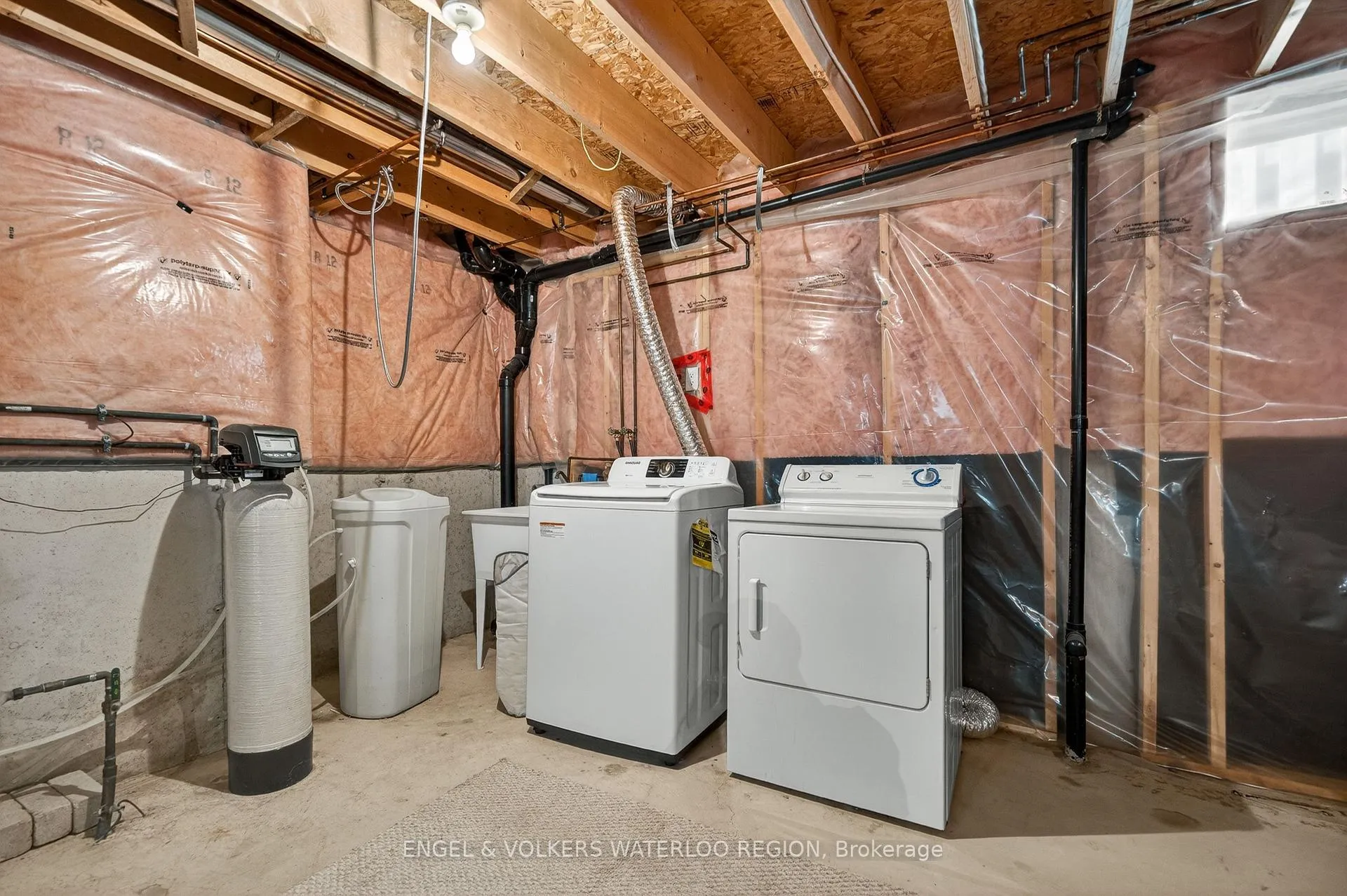 Photo 43 of 857 Brandenburg Boulevard, Waterloo — HOMEH