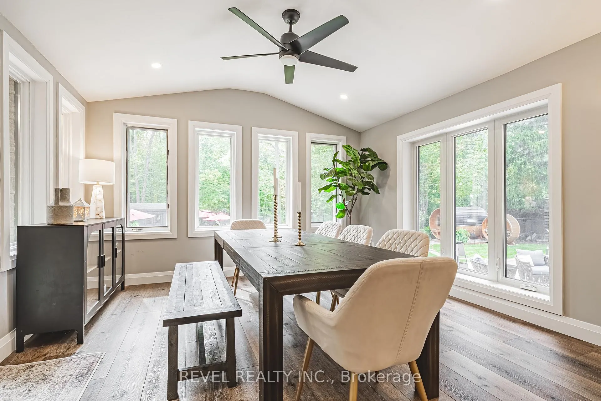Photo 9 of 45 Golf Club Road, Hamilton, Rural Glanbrook — HOMEH
