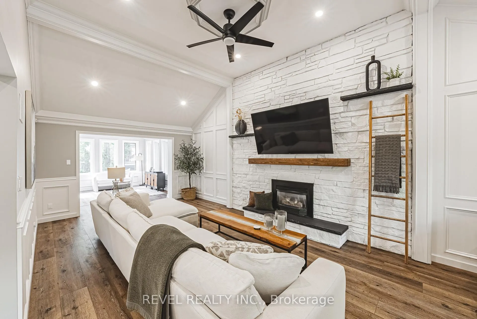 Photo 10 of 45 Golf Club Road, Hamilton, Rural Glanbrook — HOMEH