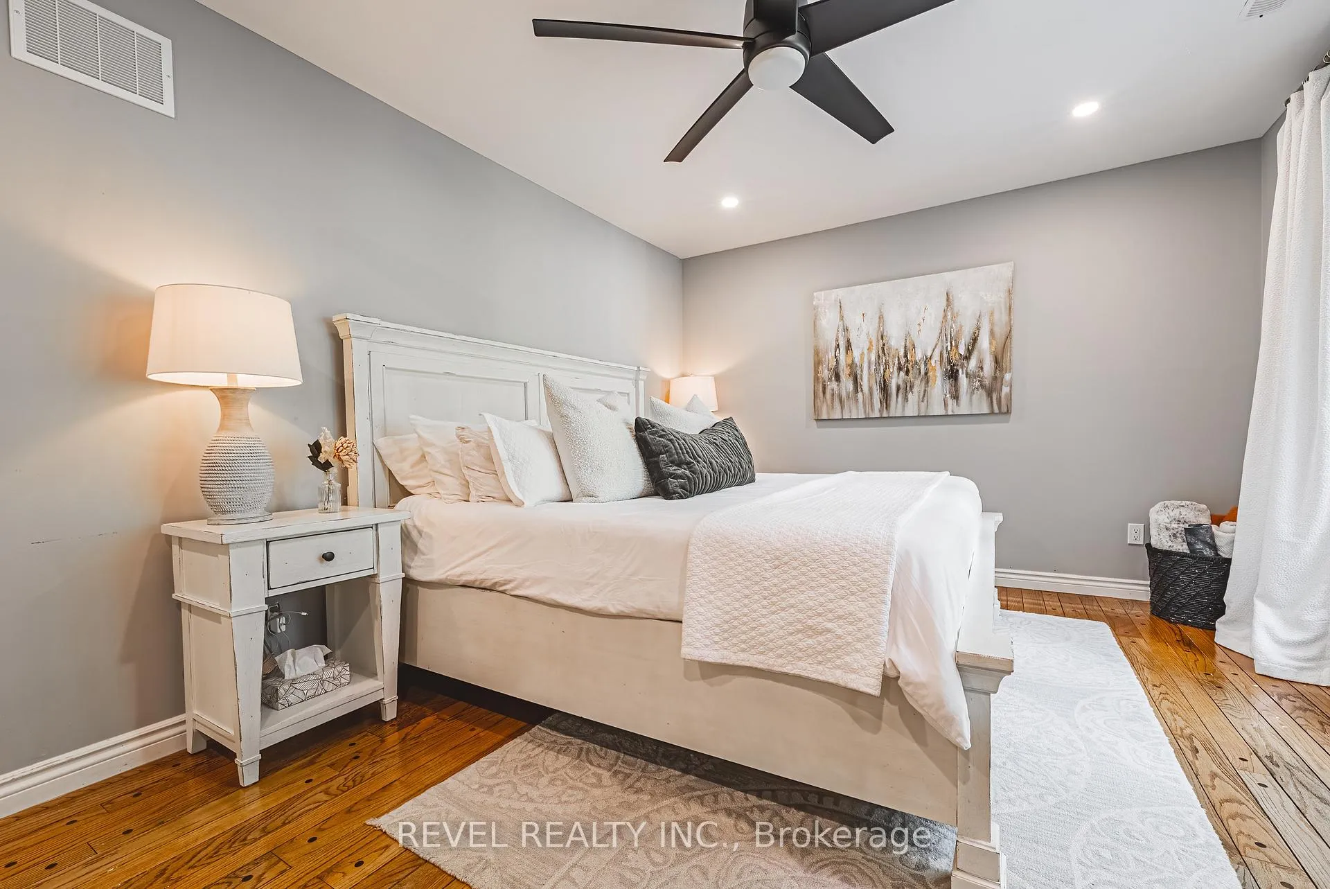 Photo 16 of 45 Golf Club Road, Hamilton, Rural Glanbrook — HOMEH