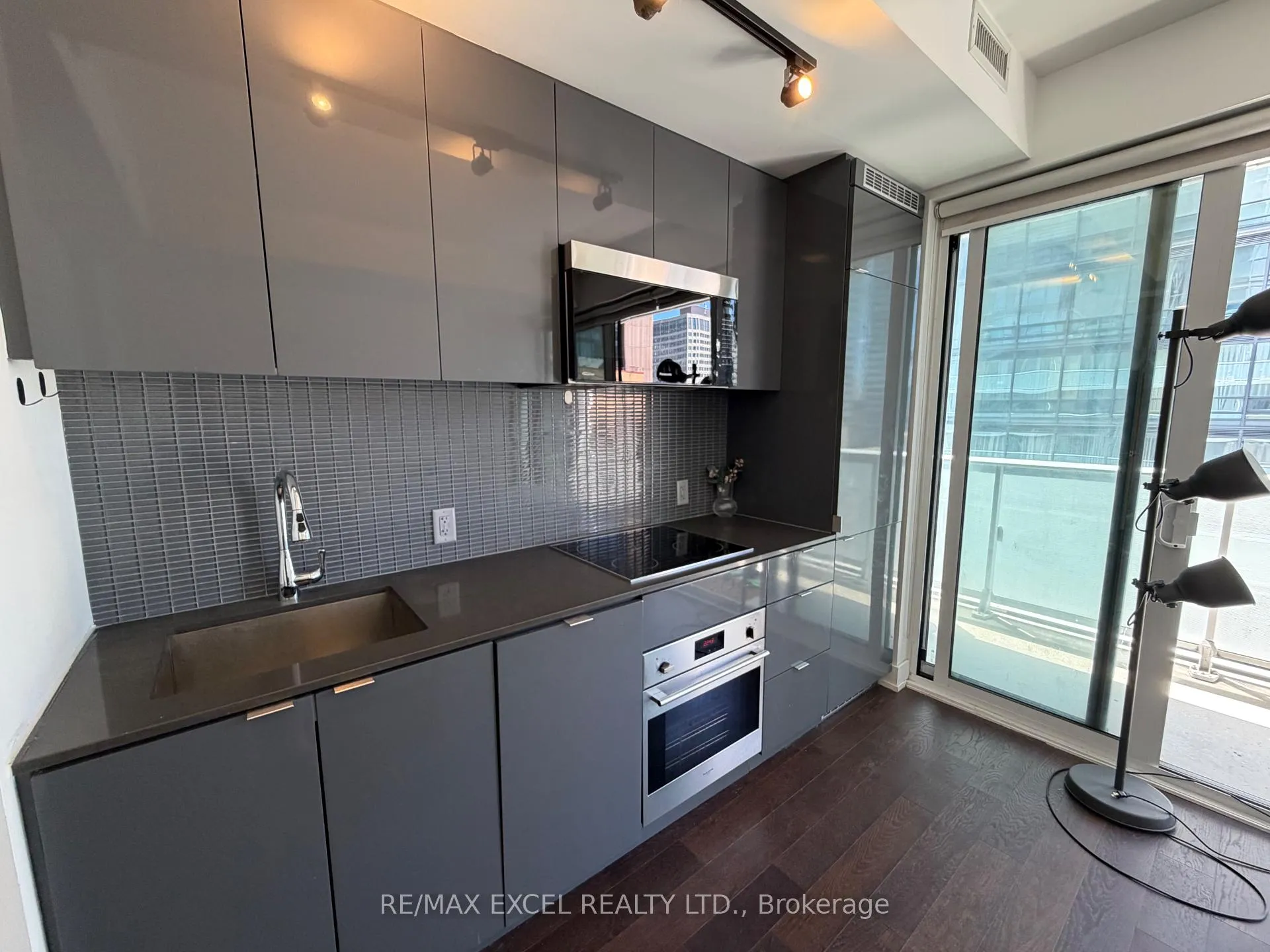 Photo 2 of Unit 1802, 7 Grenville Street, Toronto, Bay Street Corridor — HOMEH